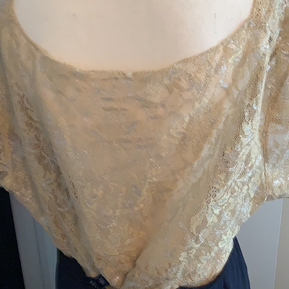 Gold flowered blouse - Picture 2 of 2